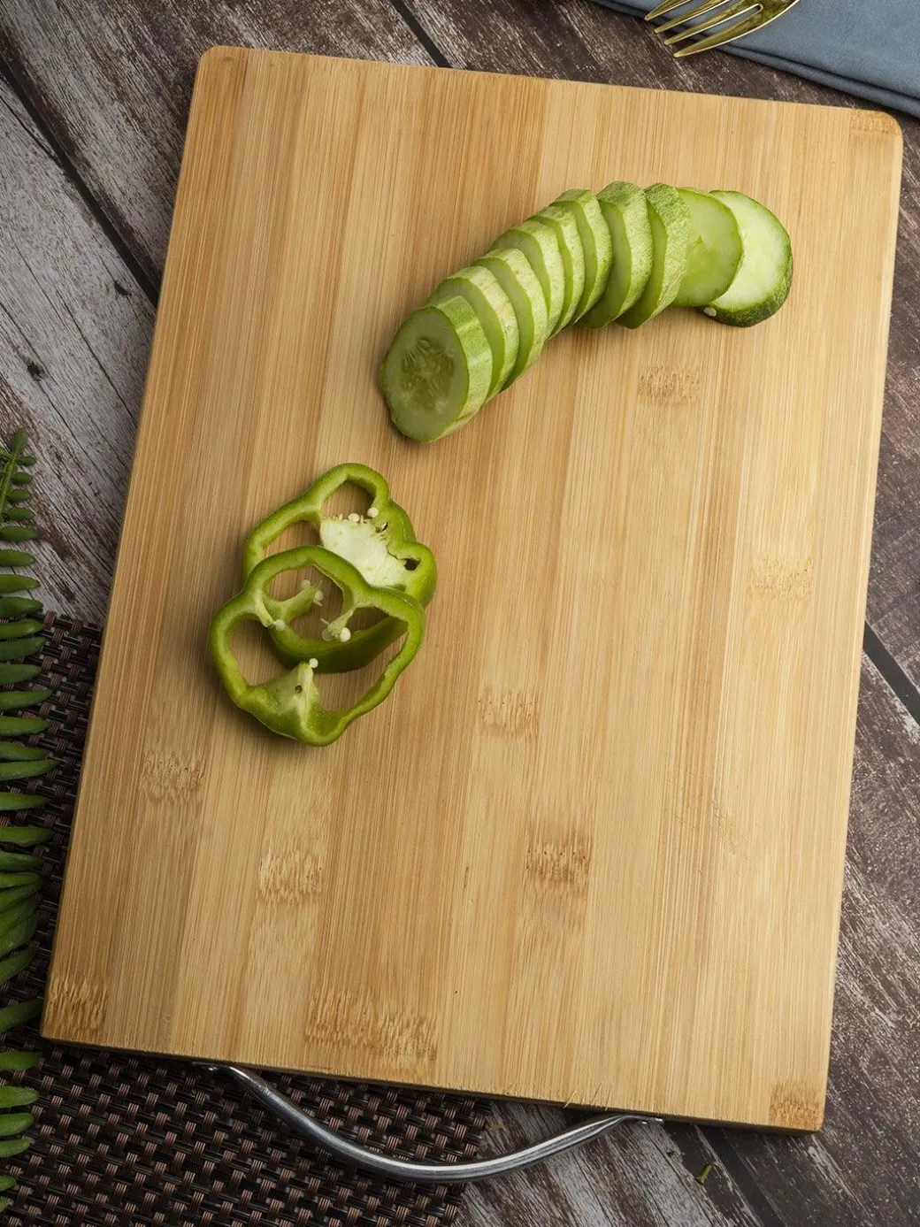 Chopping Board, with Metal Handle, Wooden Finish, Natural Wood Colour, Bamboo
