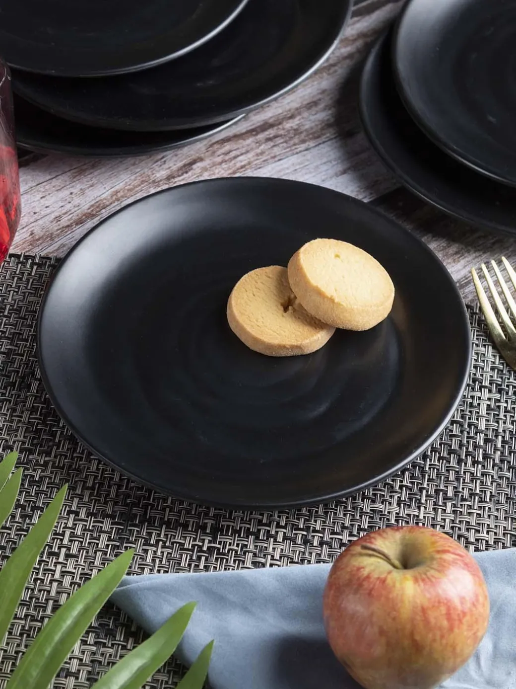 Melamine Black Round Quarter Plate (Set of 6)
