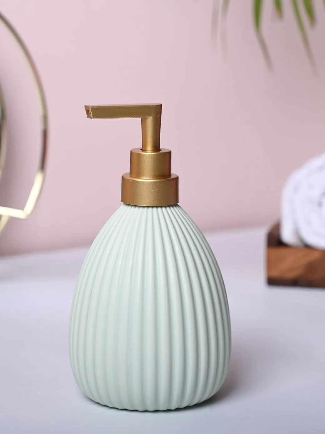 Mint Freshness Soap Dispenser - Cylindrical Shape