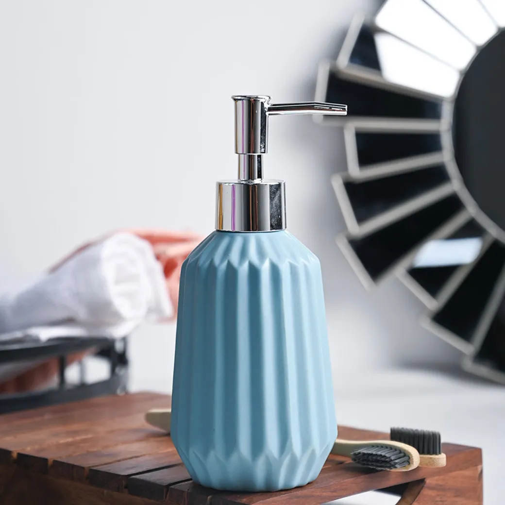 Ribbed Pattern Soap Dispenser