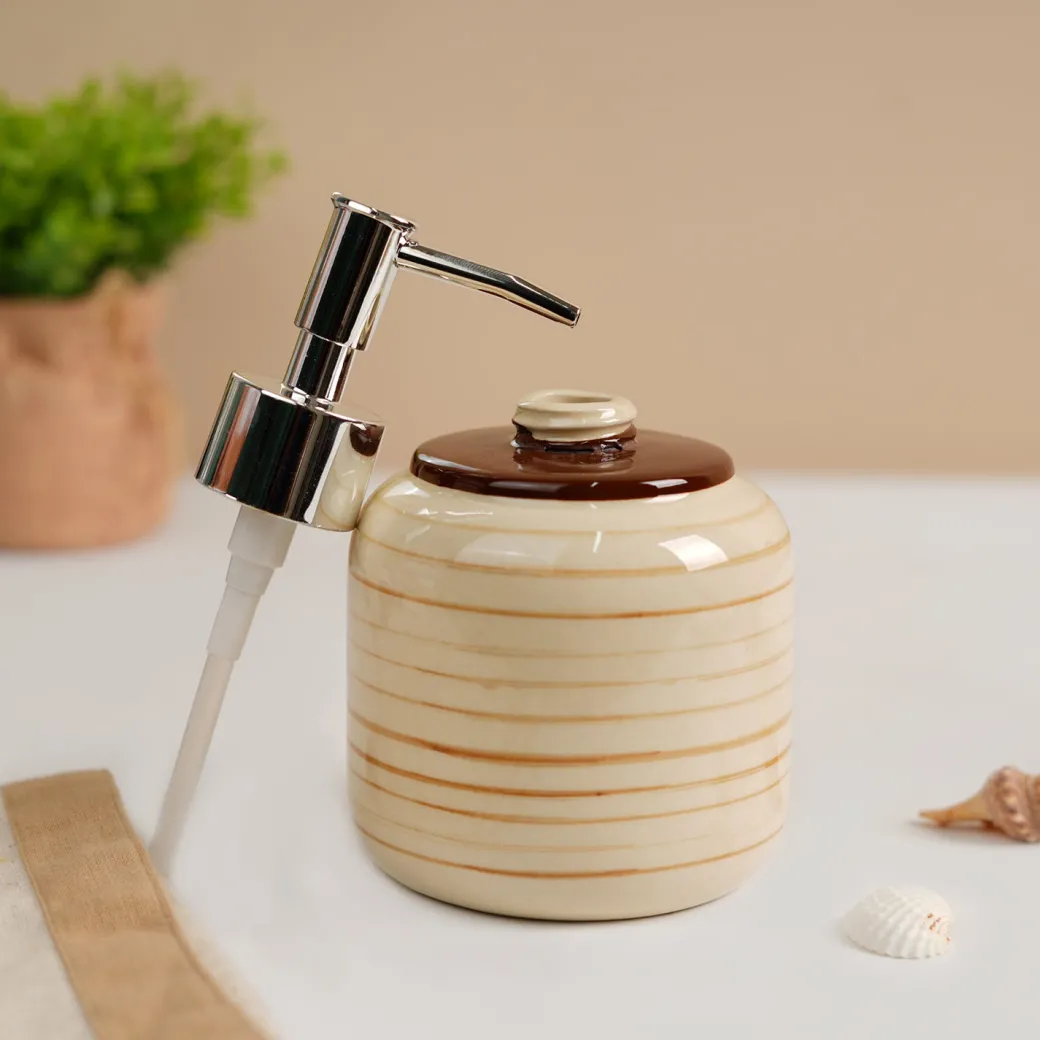 VON CASA Fine-Lined Ceramic Bathroom Set (Set Of 2)