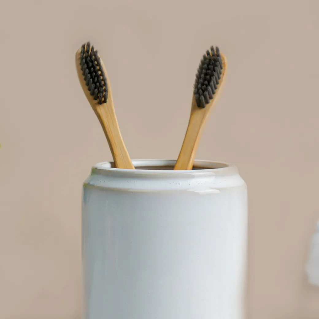 VON CASA Fine-Lined Ceramic Tooth Brush Holder (White)