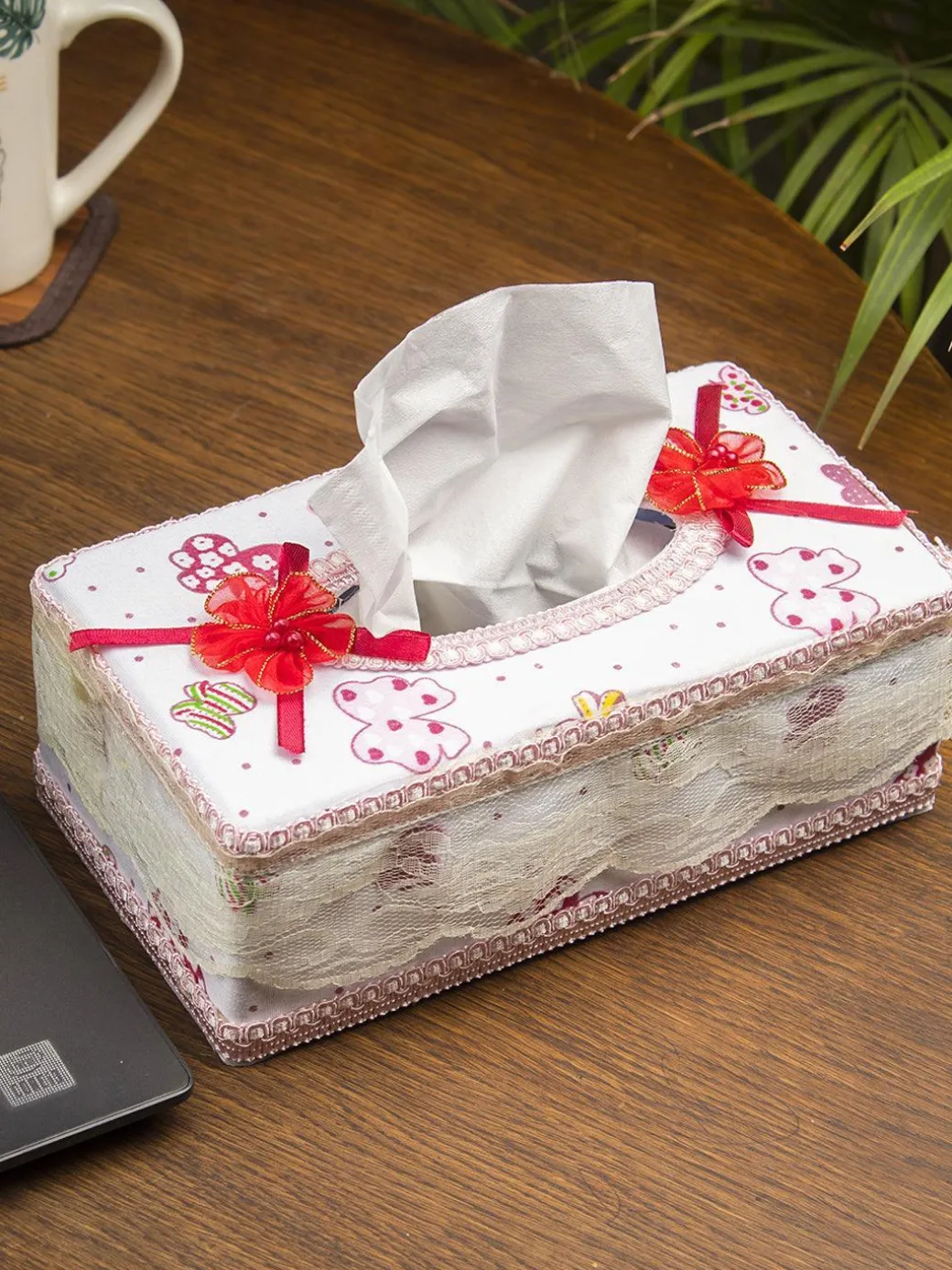 White & Pink Tissue Box - 22.4 X 12.4 X 8.3Cm
